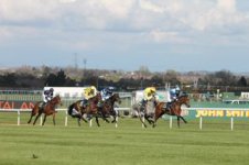 Betfred Manifesto Novices Chase.jpg