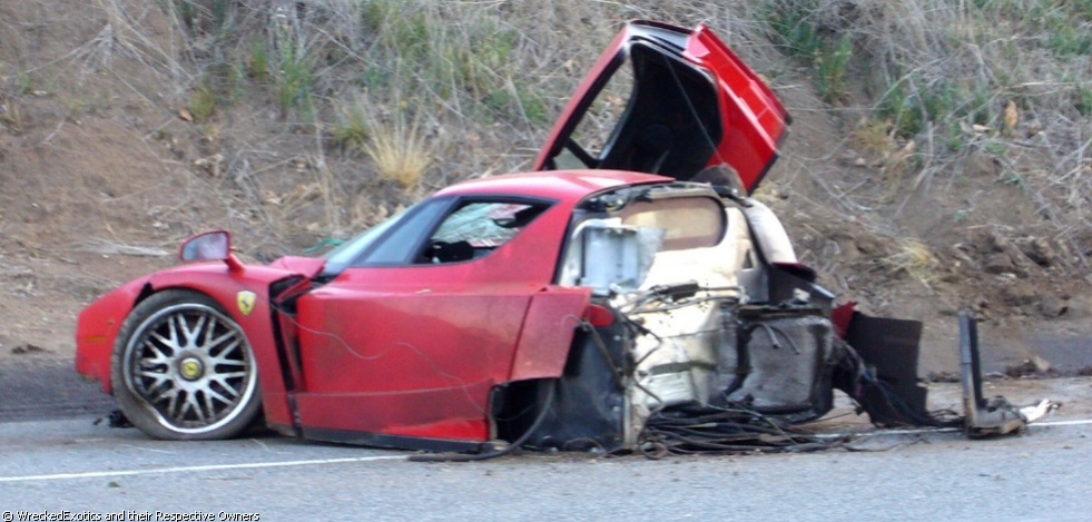 ferrari_enzo_crash_005.jpg