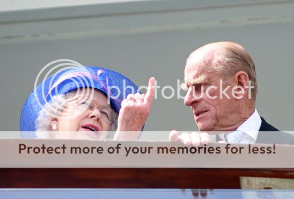 2918051Epsom2June07MrandMrsQueen.jpg