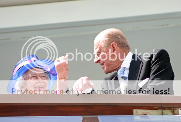 2918053Epsom2June07MrandMrsQueen.jpg